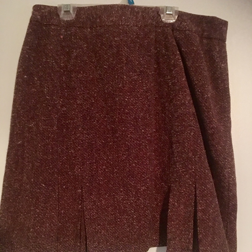 Adorable pink tweed skirt